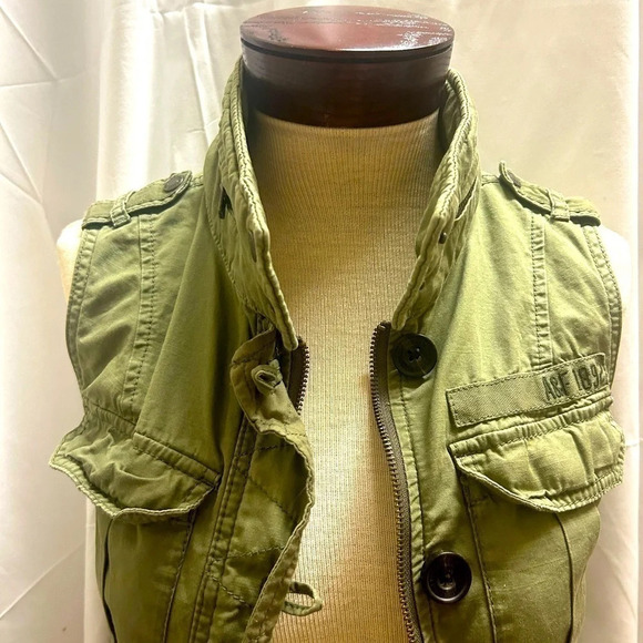 Abercrombie and Fitch vintage hand sewn DIY-  crafted shark vest size S - Picture 2 of 7